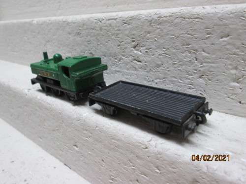 MATCH BOX : SUPERFAST : PANNIER TANK LOCO WITH FLAT CAR