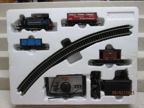 OO SCALE : HORNBY : DEVON FLYER TRAIN SET - BOXED
