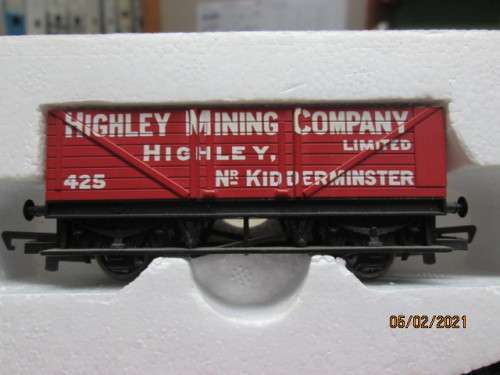 OO SCALE : HORNBY : DEVON FLYER TRAIN SET - BOXED