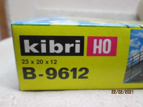 HO SCALE : KIBRI : PEDESTRIAN RAIL CROSSING BRIDGE KIT - BOXED