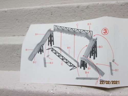HO SCALE : FALLER : PEDESTRIAN RAIL CROSSING BRIDGE KIT - BOXED