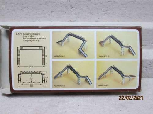 HO SCALE : FALLER : PEDESTRIAN RAIL CROSSING BRIDGE KIT - BOXED