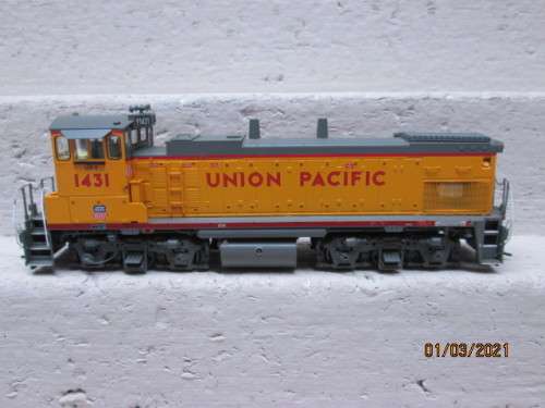 HO SCALE : GENESIS DCC : UNION PACIFIC MP15-AC DIESEL LOCOMOTIVE - BOXED