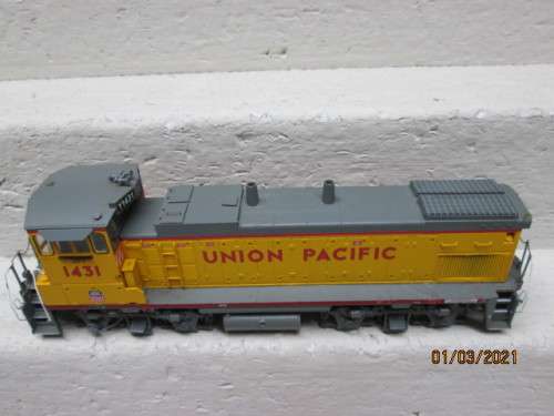 HO SCALE : GENESIS DCC : UNION PACIFIC MP15-AC DIESEL LOCOMOTIVE - BOXED