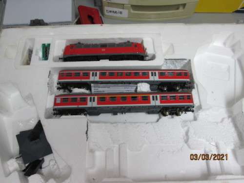 HO SCALE : ROCO : DB ELECTRIC LOCOMOTIVE - DCC - + X2 PASSENGER COACHES - BOXED