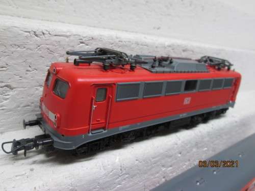 HO SCALE : ROCO : DB ELECTRIC LOCOMOTIVE - DCC - + X2 PASSENGER COACHES - BOXED