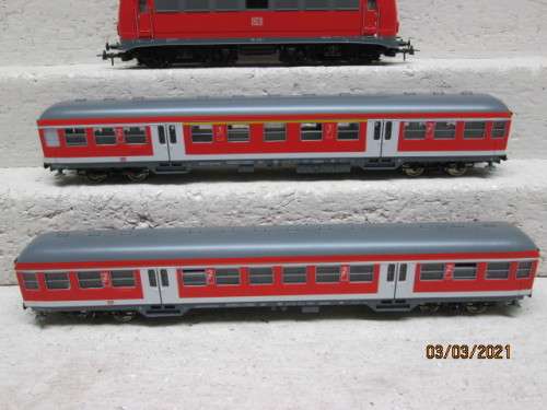 HO SCALE : ROCO : DB ELECTRIC LOCOMOTIVE - DCC - + X2 PASSENGER COACHES - BOXED