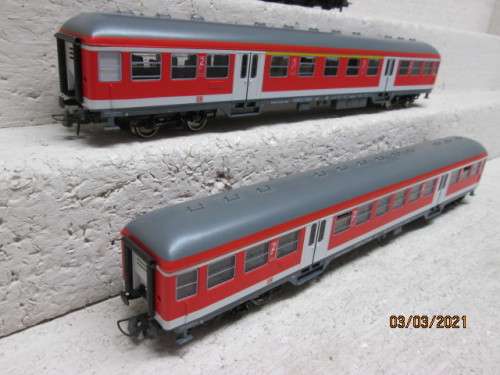 HO SCALE : ROCO : DB ELECTRIC LOCOMOTIVE - DCC - + X2 PASSENGER COACHES - BOXED