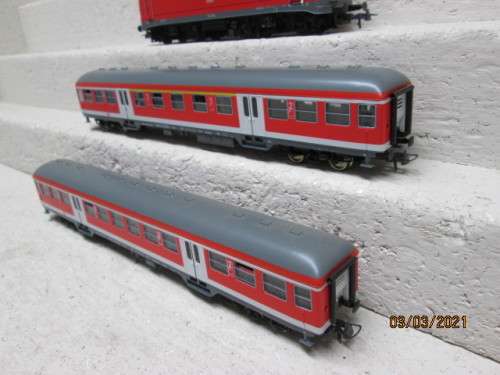 HO SCALE : ROCO : DB ELECTRIC LOCOMOTIVE - DCC - + X2 PASSENGER COACHES - BOXED