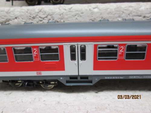 HO SCALE : ROCO : DB ELECTRIC LOCOMOTIVE - DCC - + X2 PASSENGER COACHES - BOXED