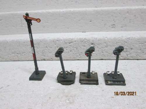 HO/OO SCALE : LIMA :  RAIL ROBOTS - X3 + SIGNAL