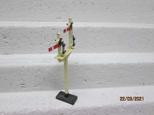 OO SCALE : TRIANG : DOUBLE LEVER RAIL SIGNAL