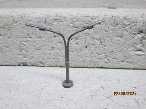 HO/OO SCALE : SMALL DOUBLE STREET LAMP