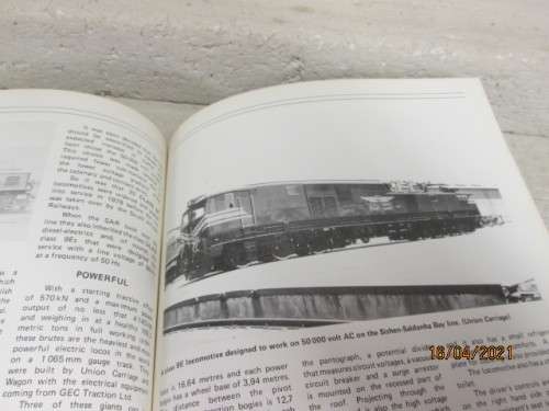 SOFT COVER BOOK : SAR : ELECTRIC AND DIESEL LCOMOTIVES OF SOUTH AFRICA