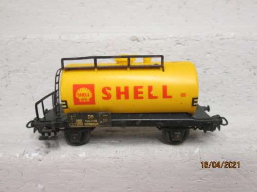 HO SCALE : MARKLIN : SHELL TANKER WAGON