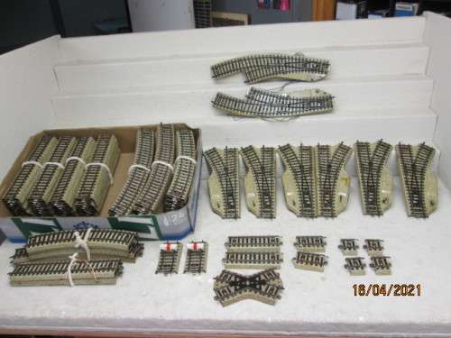HO SCALE : MARKLIN : M TRACK - X98 PIECES