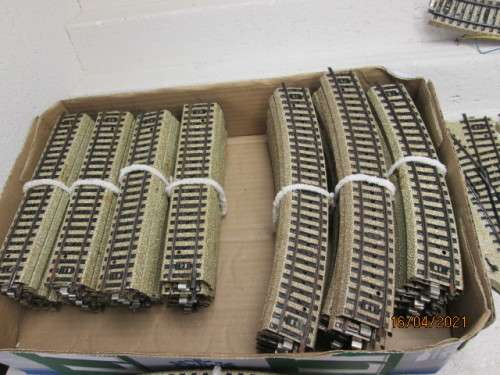 HO SCALE : MARKLIN : M TRACK - X98 PIECES
