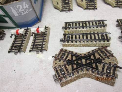 HO SCALE : MARKLIN : M TRACK - X98 PIECES