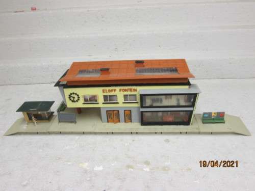 HO SCALE : LARGE STATION BUILDING