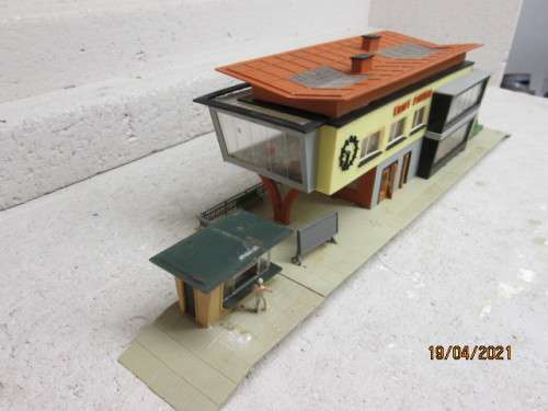 HO SCALE : LARGE STATION BUILDING