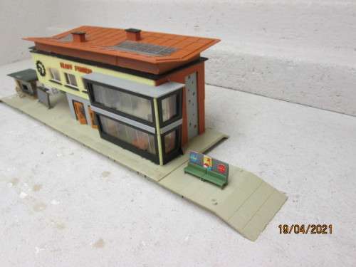 HO SCALE : LARGE STATION BUILDING