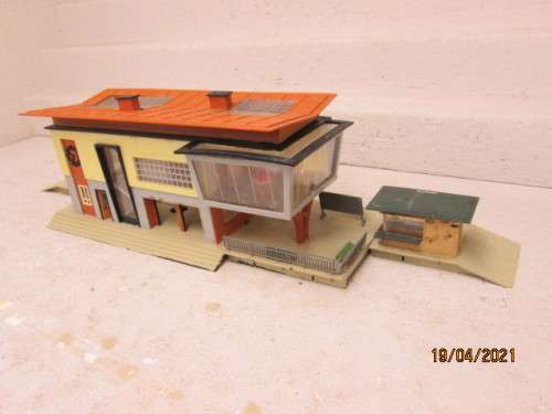 HO SCALE : LARGE STATION BUILDING