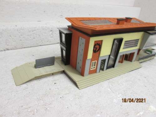 HO SCALE : LARGE STATION BUILDING