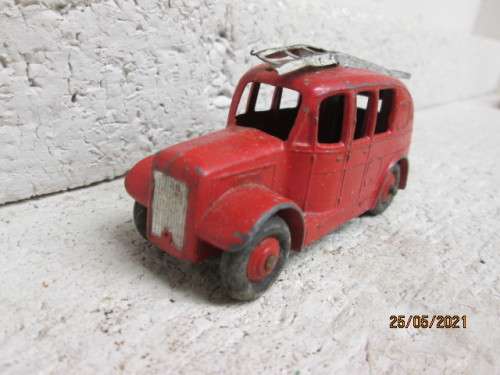 DINKY TOYS : OLD STYLE FIRE TRUCK