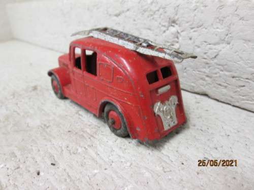 DINKY TOYS : OLD STYLE FIRE TRUCK