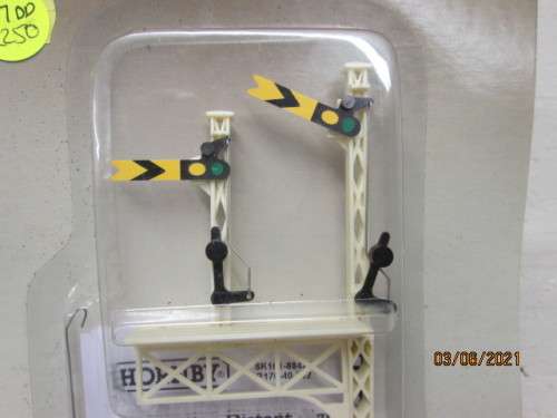 OO SCALE : HORNBY : JUNCTION DISTANCE SIGNAL - BOXED
