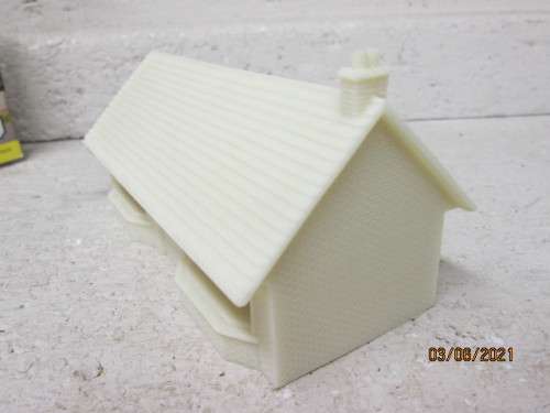 OO SCALE : HORNBY : RESIN BUNGALOW UNPAINTED - BOXED