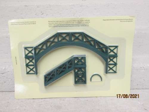 OO SCALE : RAILWAY PEDESTRIAN BRIDGE KIT - BOXED