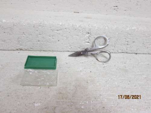 SMALL FOLD UP SCISSORS - BOXED