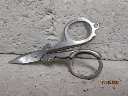 SMALL FOLD UP SCISSORS - BOXED
