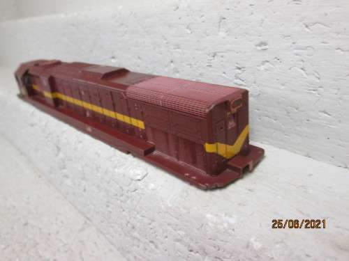 HO SCALE : LIMA : SAR : CLASS 34 DIESEL LOCOMOTIVE BODY ONLY