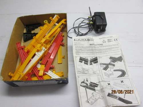 SCALEXTRIC/HORNBY HOBBIES : X27 PIECES OF TRACK + BITS & PIECES