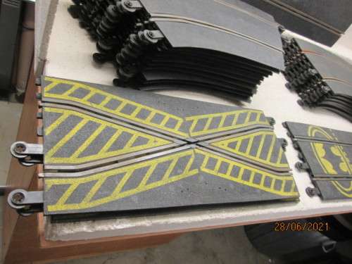 SCALEXTRIC/HORNBY HOBBIES : X27 PIECES OF TRACK + BITS & PIECES