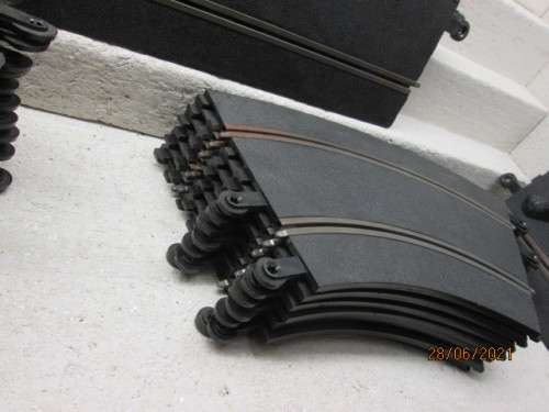 SCALEXTRIC/HORNBY HOBBIES : X27 PIECES OF TRACK + BITS & PIECES