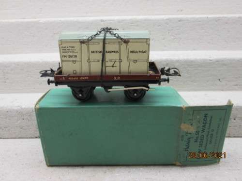 O GUAGE : HORNBY : LOW SIDED WAGON WITH INSULATED MEAT CONTAINER - BOXED