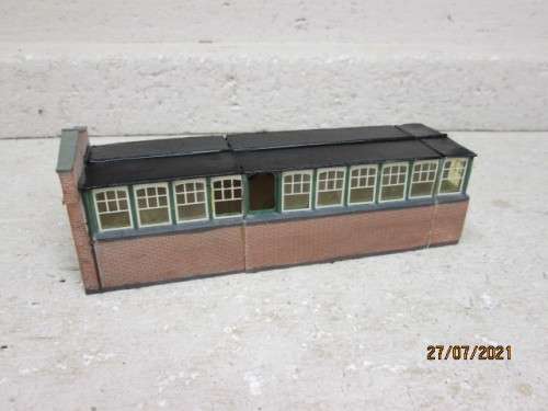 HO / OO SCALE : BACHMANN :  RESIN RAILWAY SHED