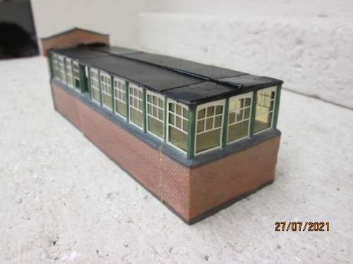 HO / OO SCALE : BACHMANN :  RESIN RAILWAY SHED