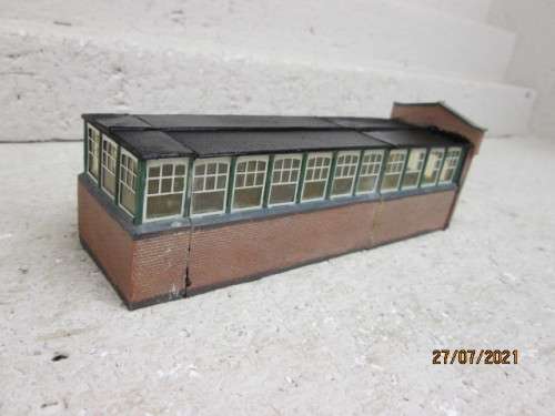 HO / OO SCALE : BACHMANN :  RESIN RAILWAY SHED