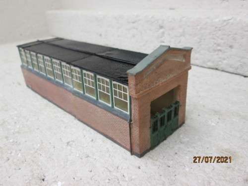 HO / OO SCALE : BACHMANN :  RESIN RAILWAY SHED