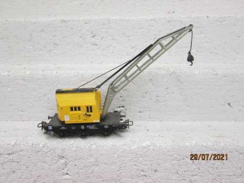 HO SCALE : MARKLIN : YELLOW CRANE
