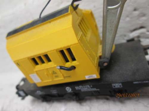 HO SCALE : MARKLIN : YELLOW CRANE