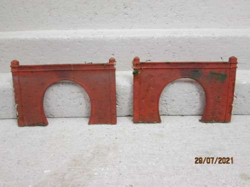 HO / OO SCALE : X2 TUNNEL ENTRANCES - RESIN