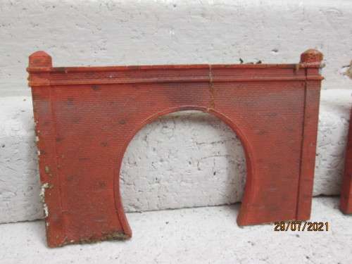 HO / OO SCALE : X2 TUNNEL ENTRANCES - RESIN