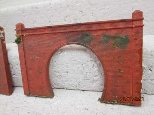 HO / OO SCALE : X2 TUNNEL ENTRANCES - RESIN