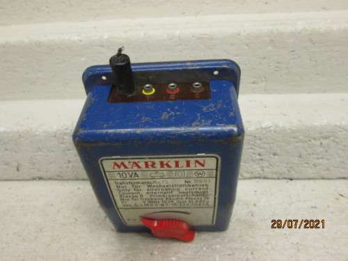 HO SCALE : MARKLIN : CONTROLLER / TRANSFORMER