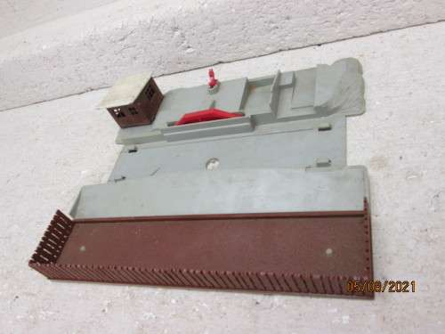HO SCALE : LIMA  : OFFLOADING STATION
